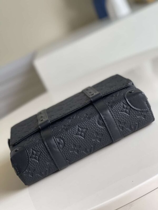 1:1 Replica Louis Vuitton LV Trunk Messenger Monogram Taurillon Black Unique Bag For Men M57726 - 9.4in/21cm
