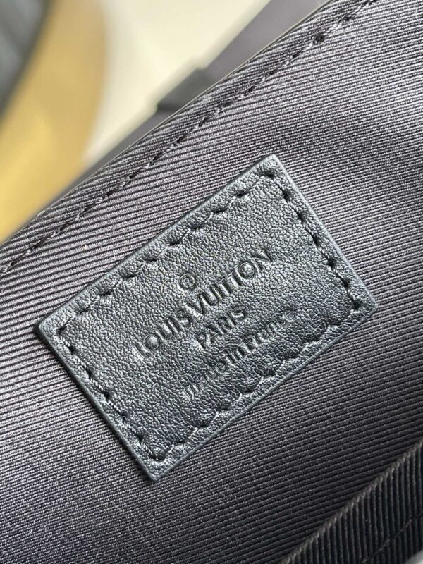 1:1 Replica Louis Vuitton LV Trunk Messenger Monogram Taurillon Black Unique Bag For Men M57726 - 9.4in/21cm