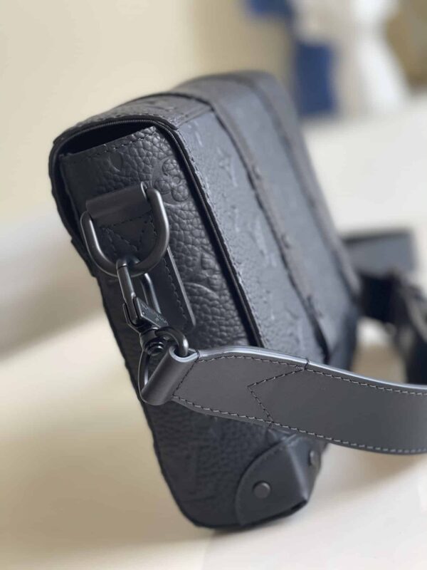 1:1 Replica Louis Vuitton LV Trunk Messenger Monogram Taurillon Black Unique Bag For Men M57726 - 9.4in/21cm