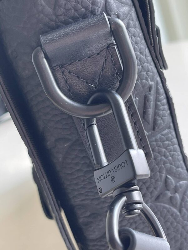 1:1 Replica Louis Vuitton LV Trunk Messenger Monogram Taurillon Black Unique Bag For Men M57726 - 9.4in/21cm