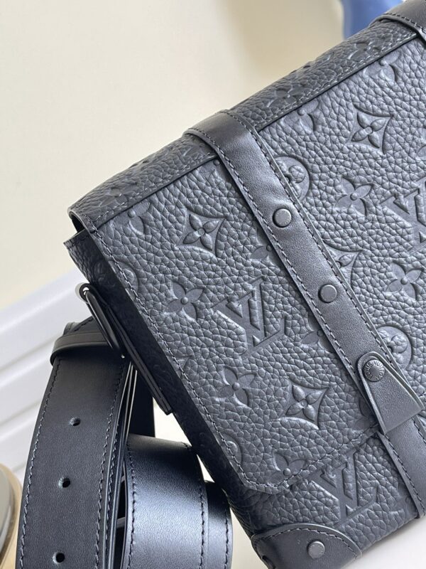 1:1 Replica Louis Vuitton LV Trunk Messenger Monogram Taurillon Black Unique Bag For Men M57726 - 9.4in/21cm