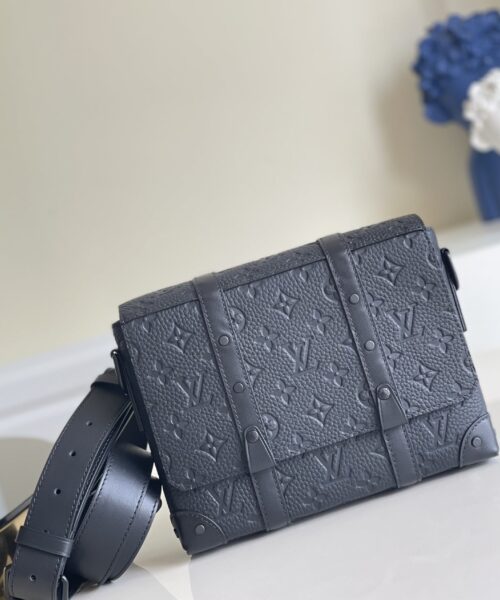 1:1 Replica Louis Vuitton LV Trunk Messenger Monogram Taurillon Black Unique Bag For Men M57726 - 9.4in/21cm