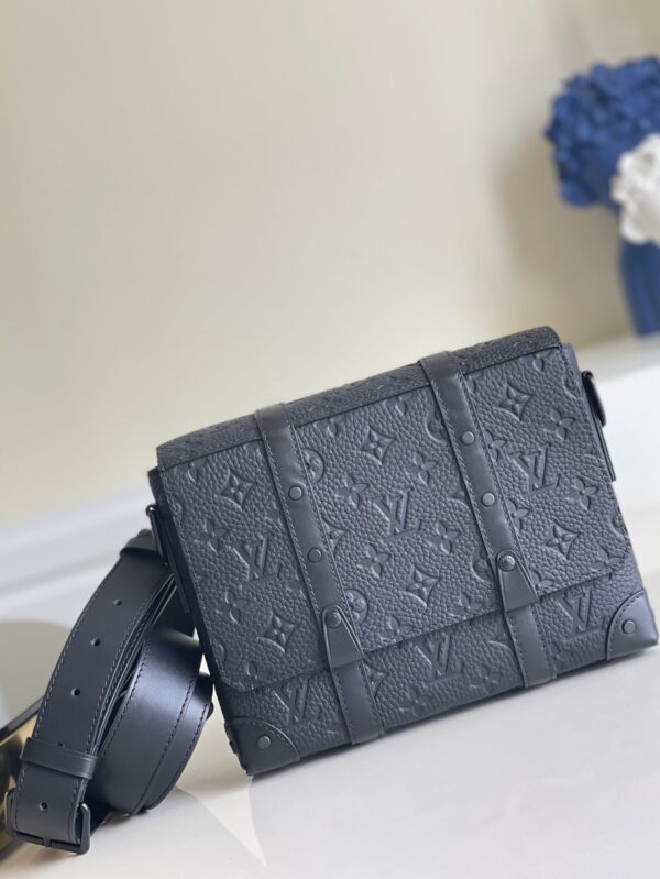 1:1 Replica Louis Vuitton LV Trunk Messenger Monogram Taurillon Black Unique Bag For Men M57726 - 9.4in/21cm