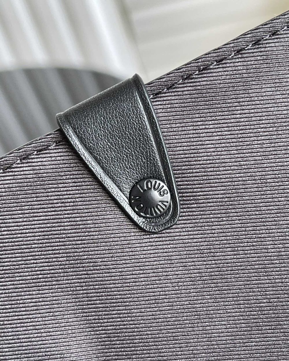 1:1 Replica Louis Vuitton LV Trunk Messenger Monogram Taurillon Black Unique Bag For Men M57726 - 9.4in/21cm