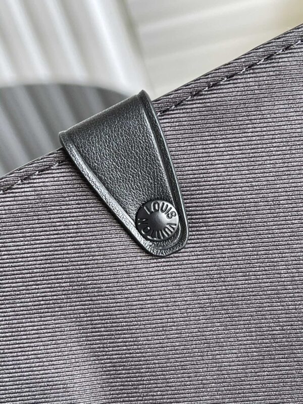 1:1 Replica Louis Vuitton LV Trunk Messenger Monogram Taurillon Black Unique Bag For Men M57726 - 9.4in/21cm
