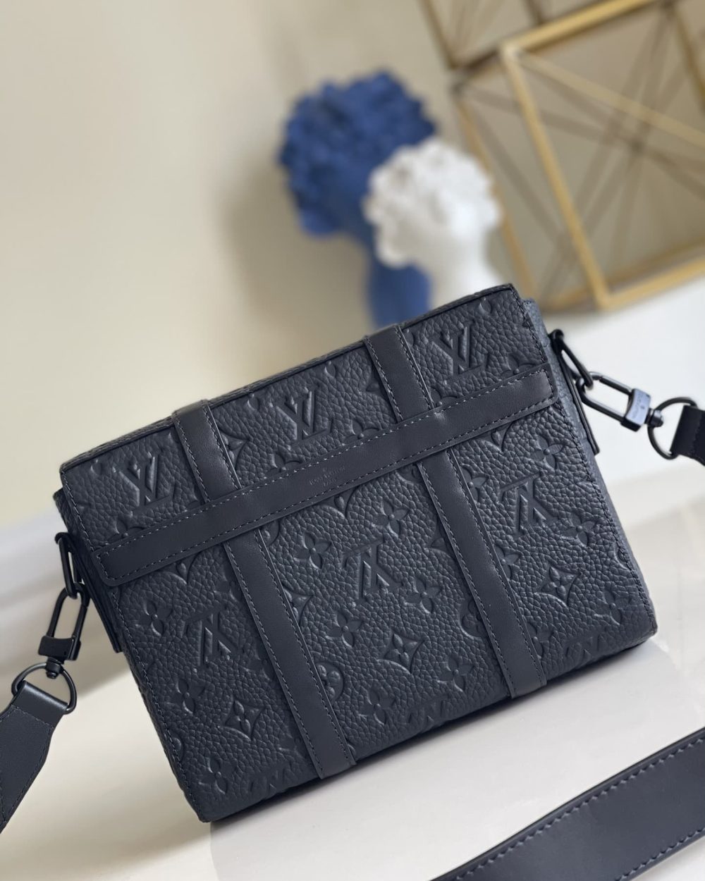 1:1 Replica Louis Vuitton LV Trunk Messenger Monogram Taurillon Black Unique Bag For Men M57726 - 9.4in/21cm