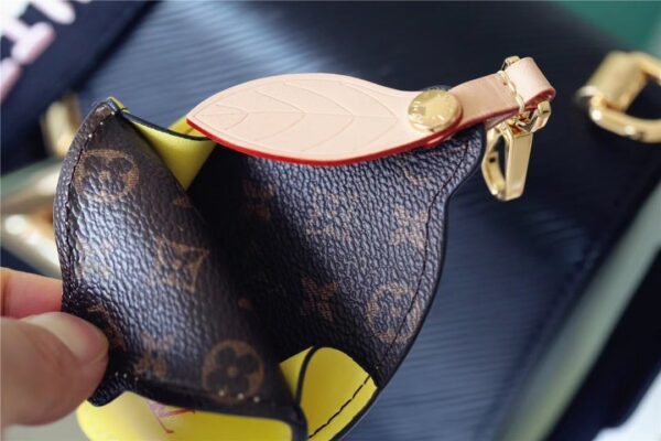 1:1 Replica Louis Vuitton LV Twist MM Epi Black Luxury Bag For Women M20680 - 7.5in/19cm