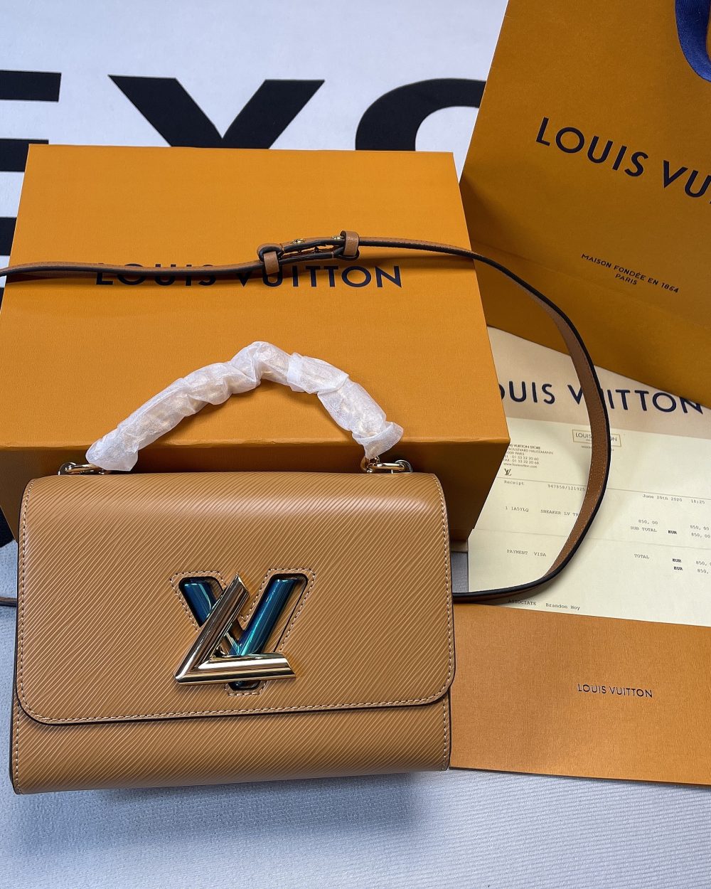 1:1 Replica Louis Vuitton LV Twist MM Epi Gold Miel Brown Luxury Bag For Women M59686 - 9.1in/23cm