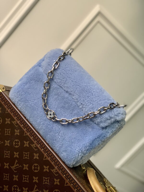 1:1 Replica Louis Vuitton LV Twist MM Blue Jean Exclusive Bag For Women M21040 9.1 in/23cm