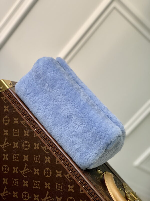 1:1 Replica Louis Vuitton LV Twist MM Blue Jean Exclusive Bag For Women M21040 9.1 in/23cm
