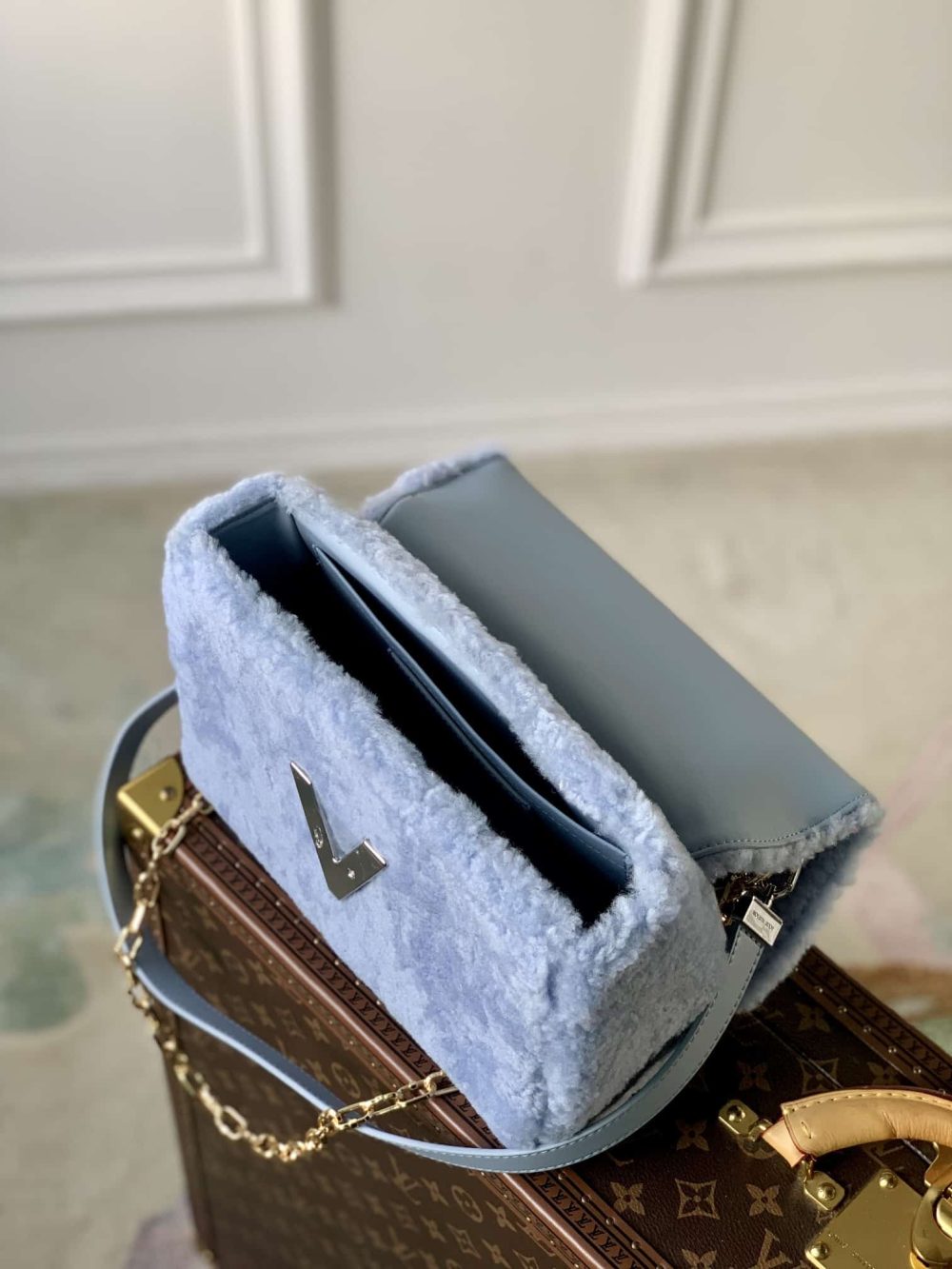 1:1 Replica Louis Vuitton LV Twist MM Blue Jean Exclusive Bag For Women M21040 9.1 in/23cm - Image 6