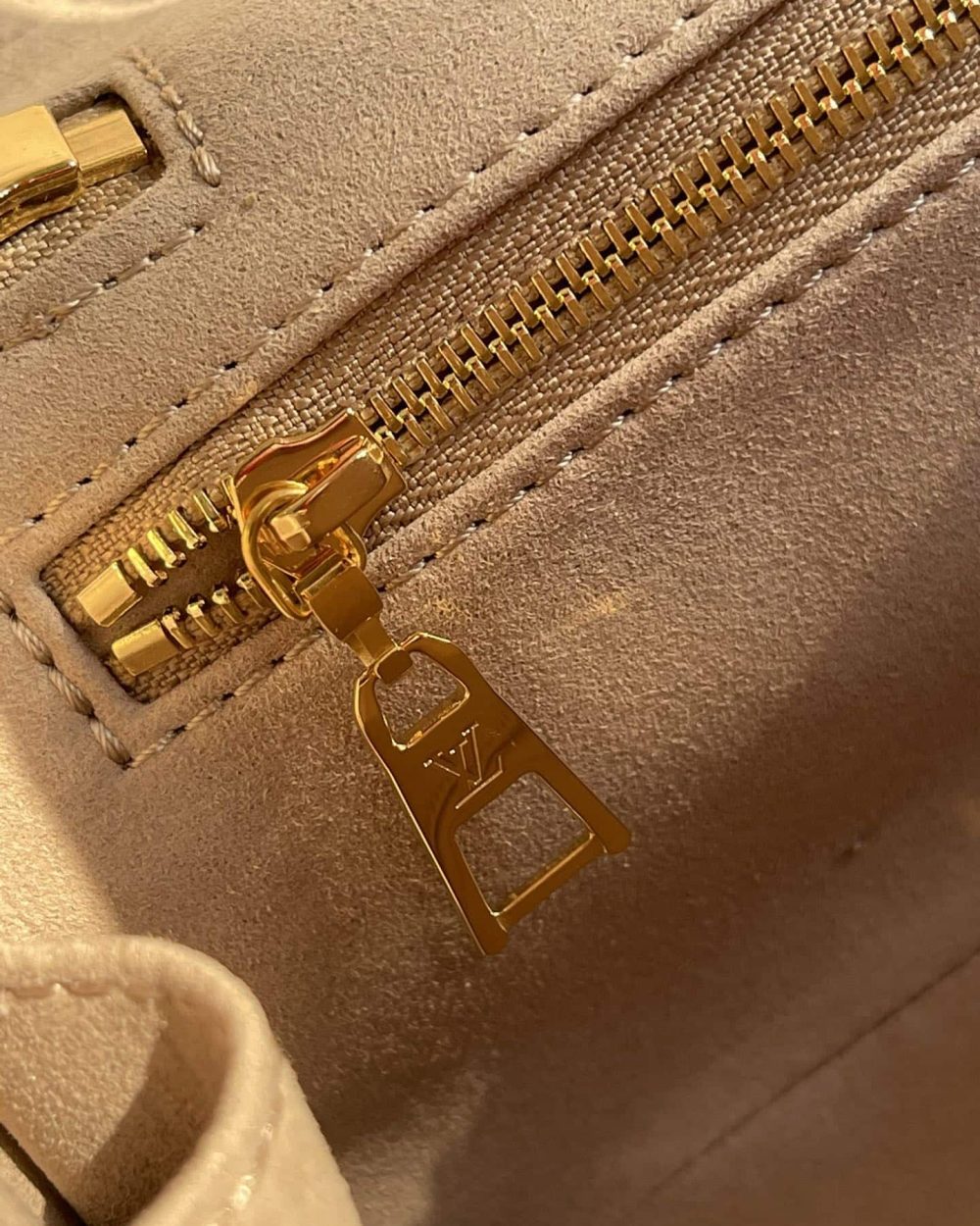 1:1 Replica Louis Vuitton LV Vanity PM Handbag Monogram Empreinte Tourterelle Beige Luxury Bag For Women M45608 -  7.5in/19cm