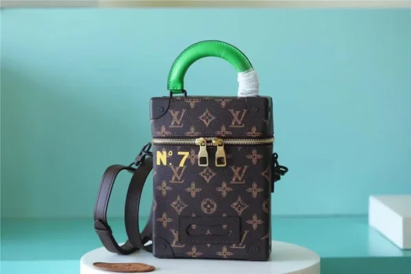 louis-vuitton-vertical-box-trunk-m59664