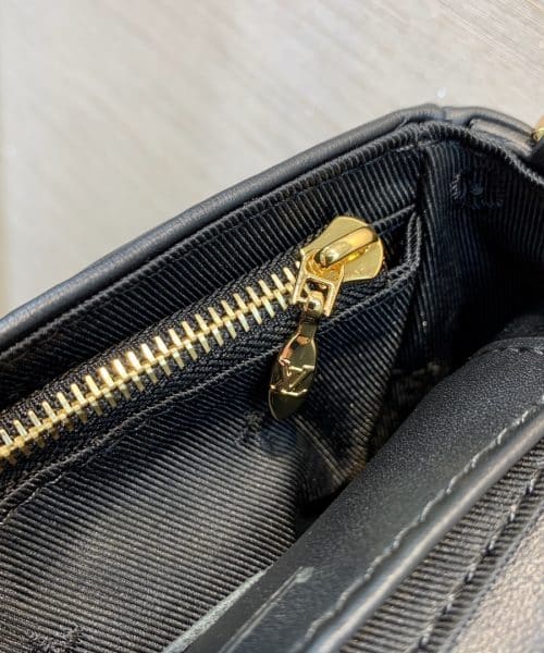 1:1 Replica Louis Vuitton LV Wallet on Strap Bubblegram Leather Black Exclusive Bag For Women M81398 - 7.9in/20cm