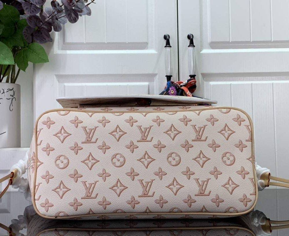 1:1 Replica Louis Vuitton LV Neverfull MM White/ Black Essential Bag For Women M20921 31 cm/ 12.2 in