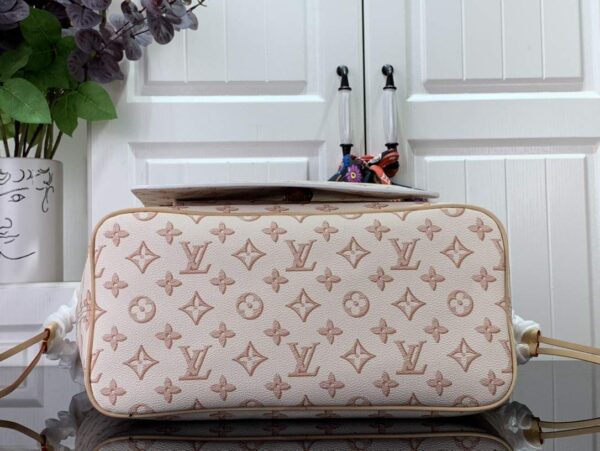 1:1 Replica Louis Vuitton LV Neverfull MM White/ Black Essential Bag For Women M20921 31 cm/ 12.2 in
