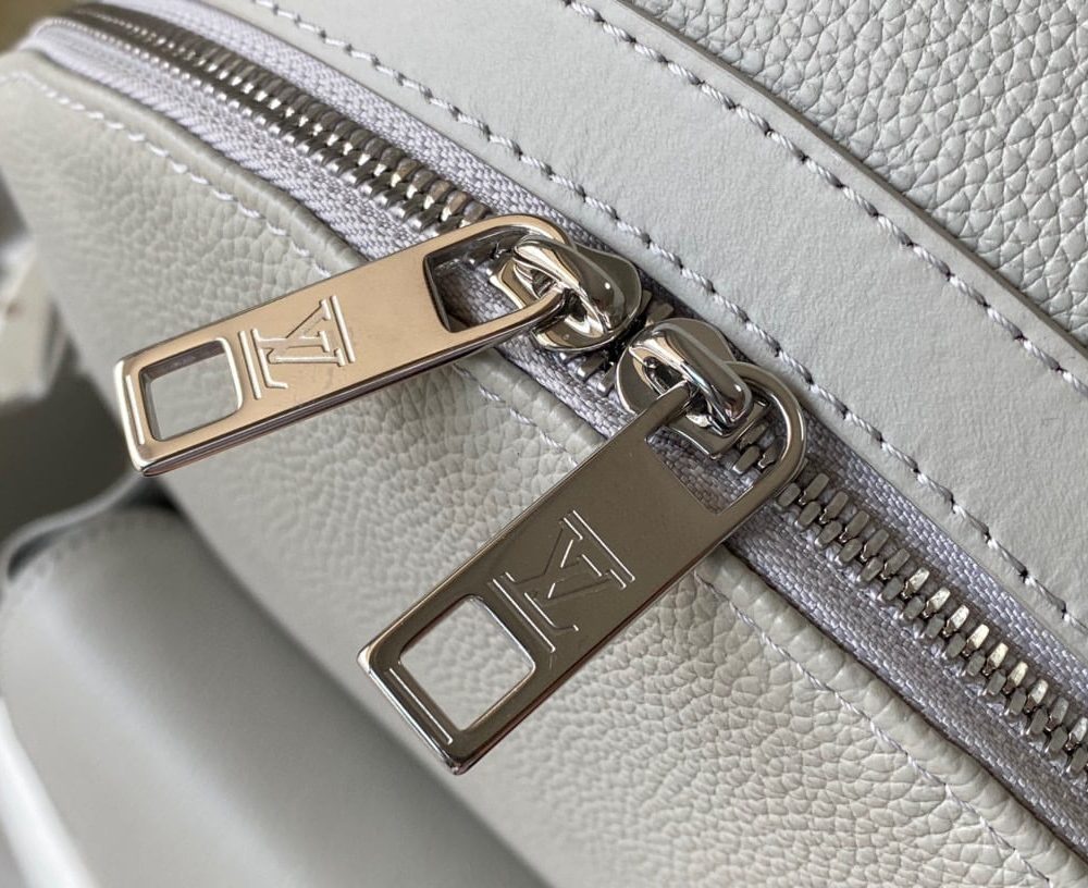 1:1 Replica Louis Vuitton LV Takeoff Backpack LV Aerogram Unique Bag For Men M59325 - 43cm