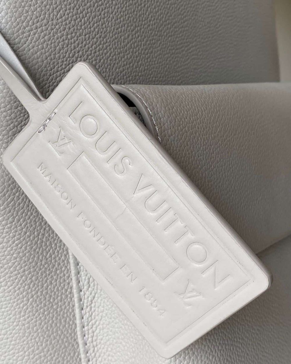 1:1 Replica Louis Vuitton LV Takeoff Backpack LV Aerogram Unique Bag For Men M59325 - 43cm