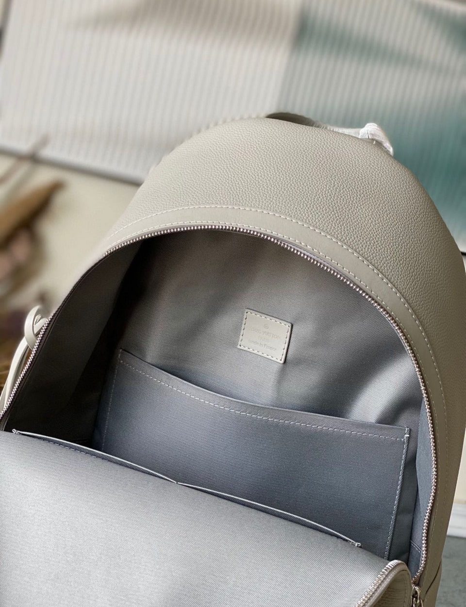 1:1 Replica Louis Vuitton LV Takeoff Backpack LV Aerogram Unique Bag For Men M59325 - 43cm