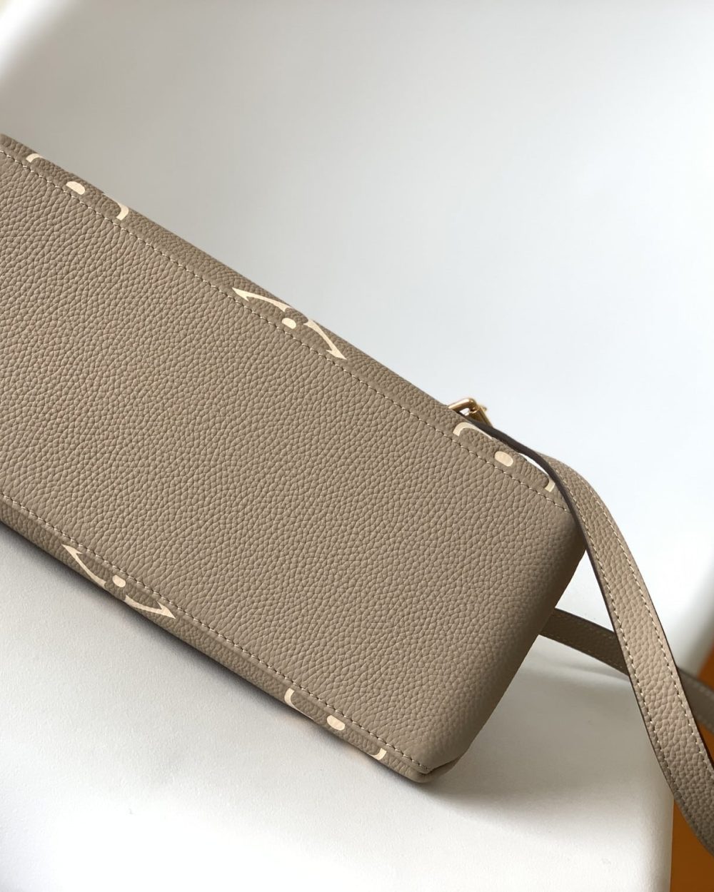 1:1 Replica Louis Vuitton LV Petit Palais Bicolor Monogram Empreinte Leather Tourterelle/Creme Luxury Bag For Women M58914 - 11.4in/29cm