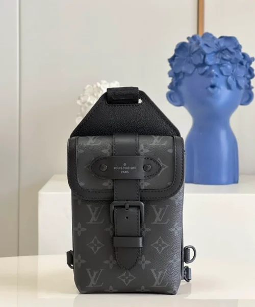 saumur-slingbag-monogram-eclipse-black-m45912