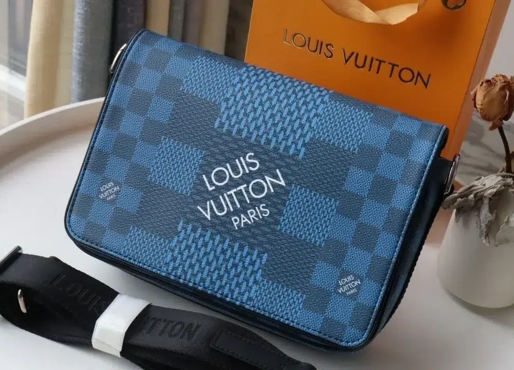 studio-messenger-damier-graphite-blue-n50026