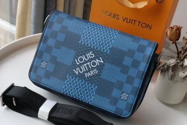 studio-messenger-damier-graphite-blue-n50026