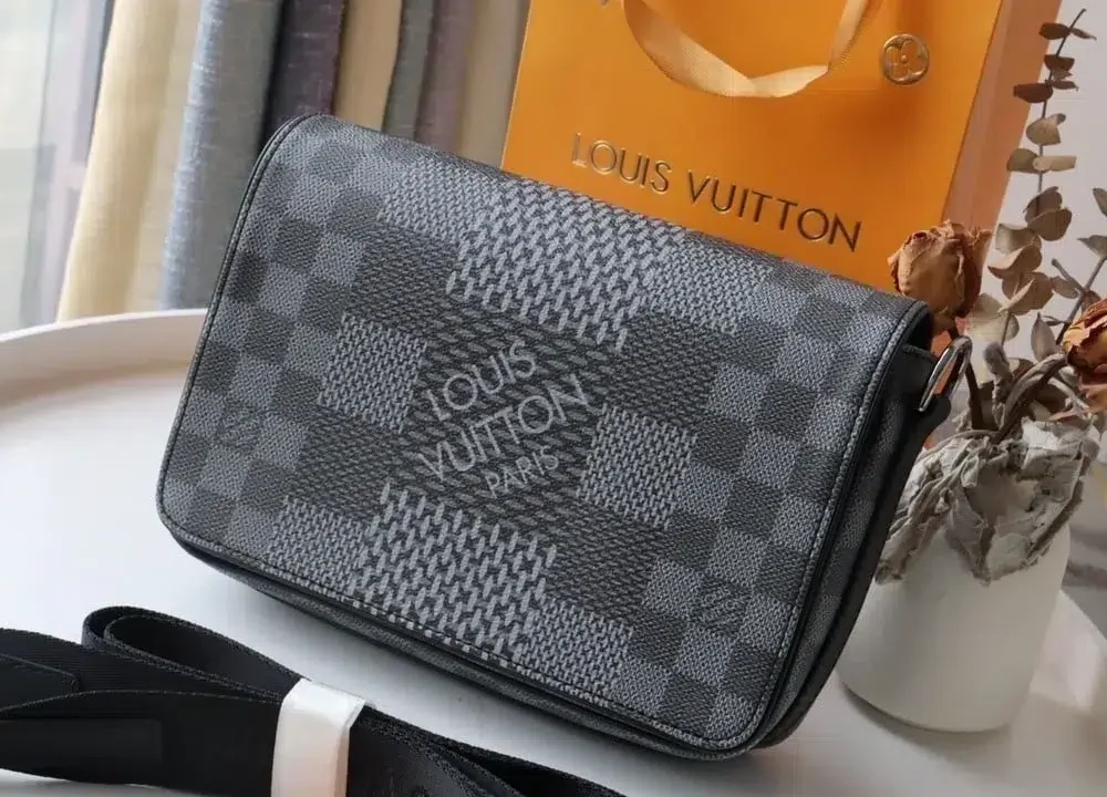 studio-messenger-damier-graphite-gray-n50013