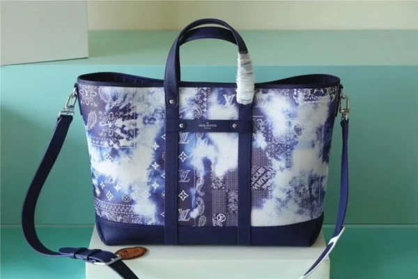 tote-journey-monogram-blue-m20553
