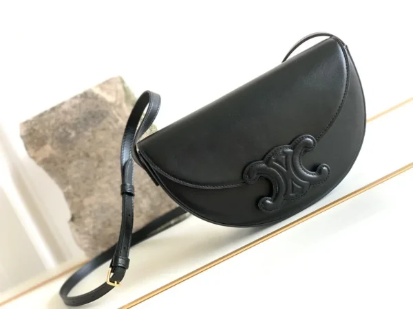 1:1 Replica Celine Besace Cuir Triomphe Bag Black For Women 9in/23cm