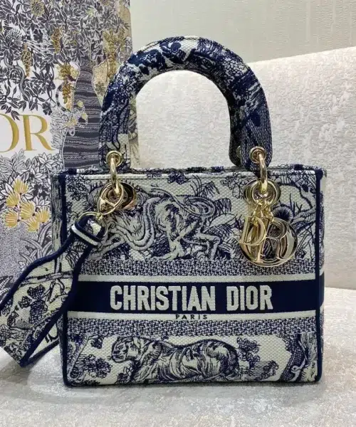 1:1 Replica Christian Dior Medium Lady D-Lite Bag Blue Toile de Jouy Reverse Embroidery, Blue, For Women Women's Handbags, Crossbody Bags, 24cm CD M0565ORGO_M928