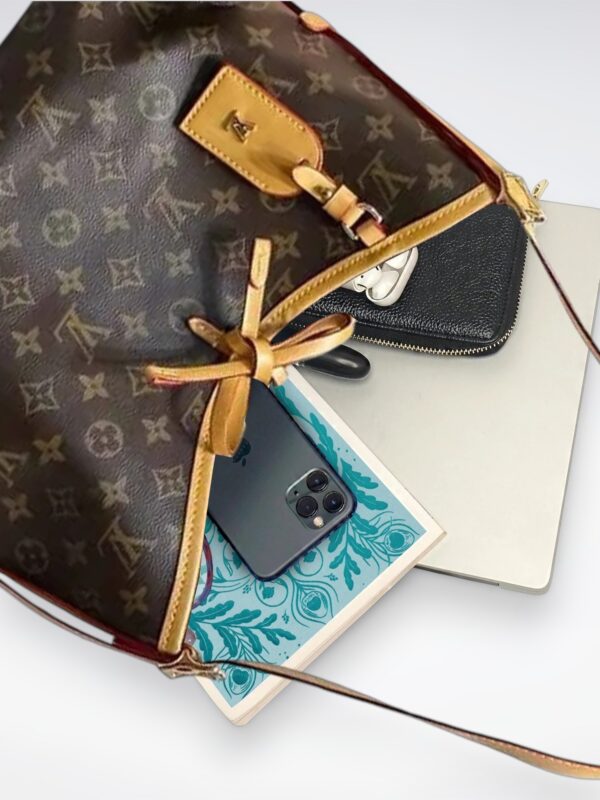 DBS-LC460 - CarryAll PM Handbag Deal