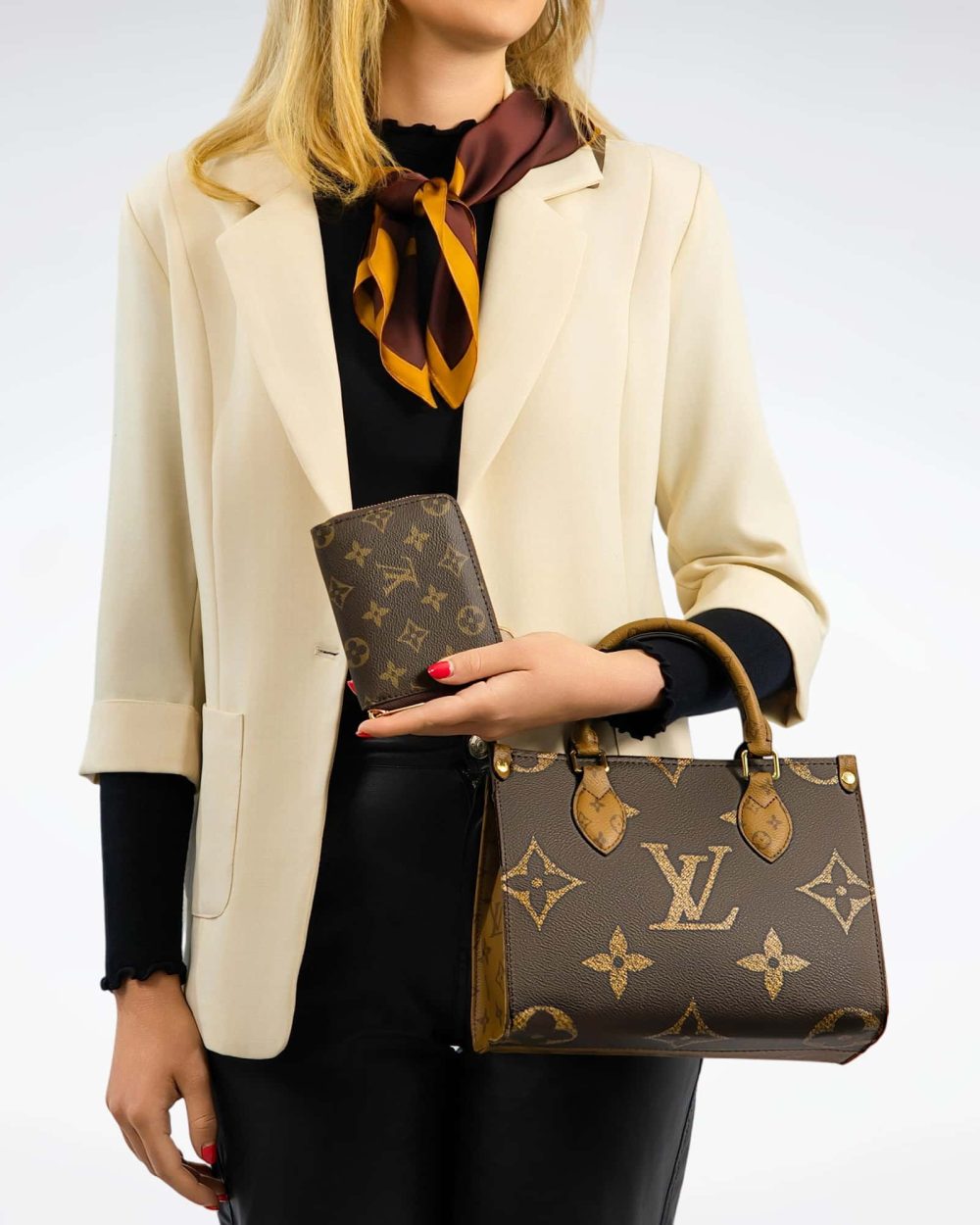 DBS-LC400 - Onthego PM Handbag Deal