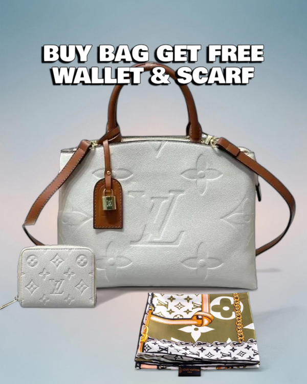 DBS-LC424 - Petit Palais Handbag Deal