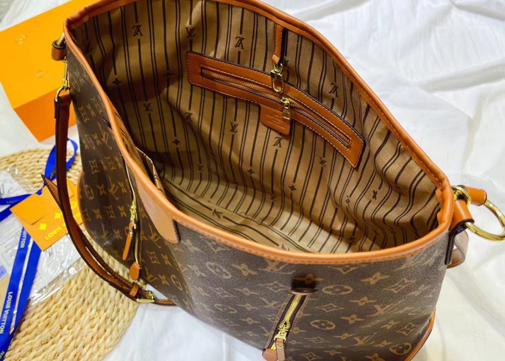 DBS-LC479 - Delightful MM Handbag Deal - Image 4