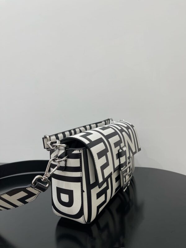 1:1 Replica Baguette Two-Tone Bag Black And White For Women 10.5in/27cm