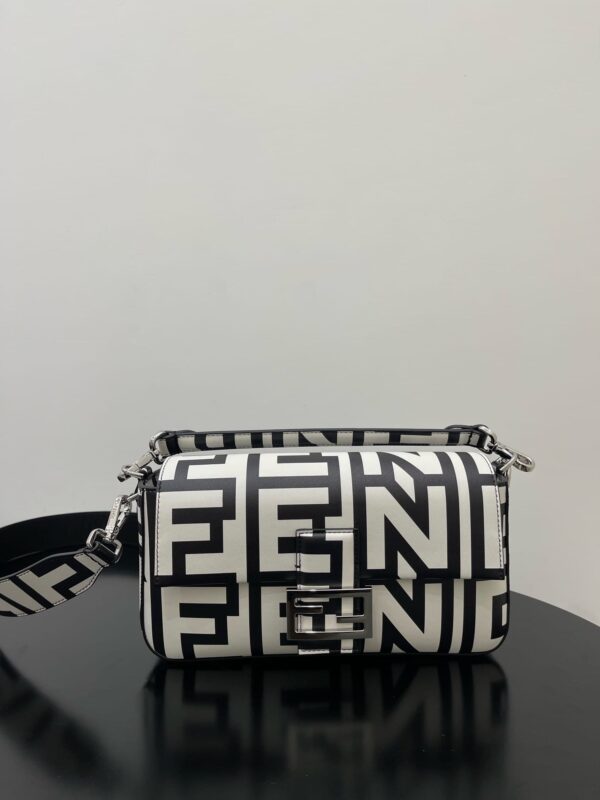 1:1 Replica Baguette Two-Tone Bag Black And White For Women 10.5in/27cm