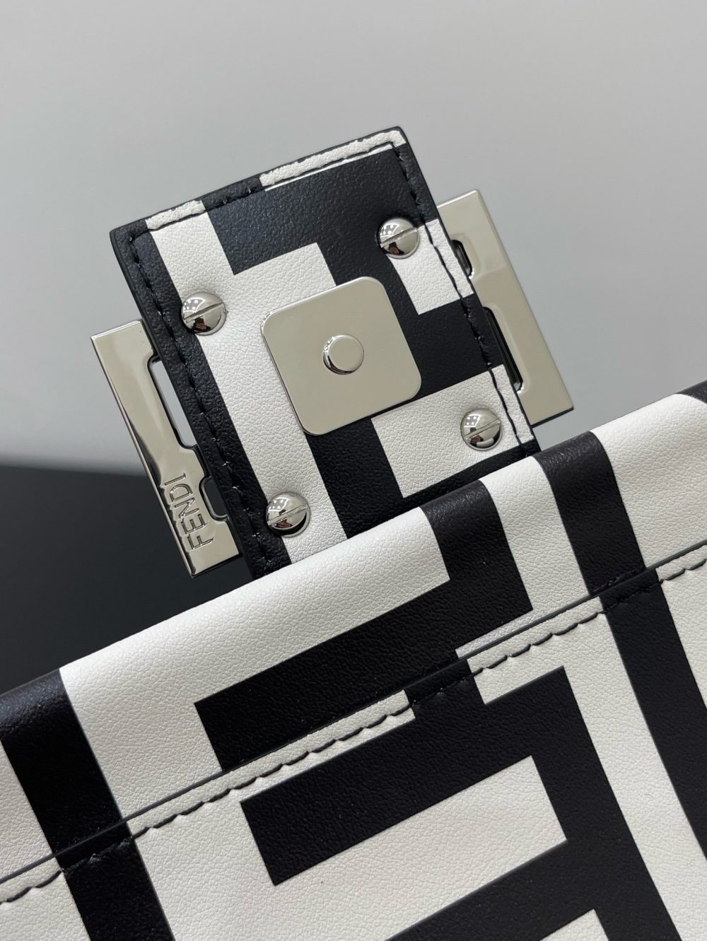 1:1 Replica Baguette Two-Tone Bag Black And White For Women 10.5in/27cm - Image 7