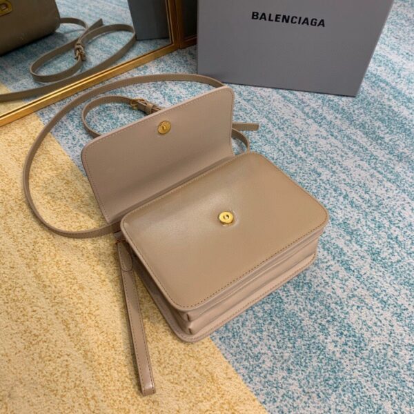 Balenciaga Bolso Bandolera B In Brown, For Women, Women's Bags 7in/18cm