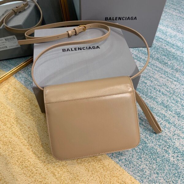 Balenciaga Bolso Bandolera B In Brown, For Women, Women's Bags 7in/18cm