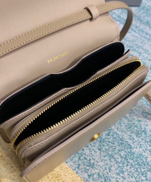 Balenciaga Bolso Bandolera B In Brown, For Women, Women's Bags 7in/18cm
