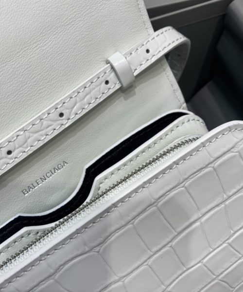 Balenciaga Bolso Bandolera B In White, For Women, Women's Bags 7in/18cm