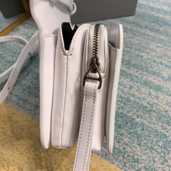 Balenciaga Bolso Bandolera B In White, For Women, Women's Bags 7in/18cm