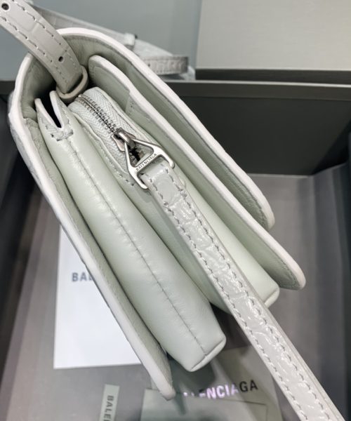 Balenciaga Bolso Bandolera B In White, For Women, Women's Bags 7in/18cm