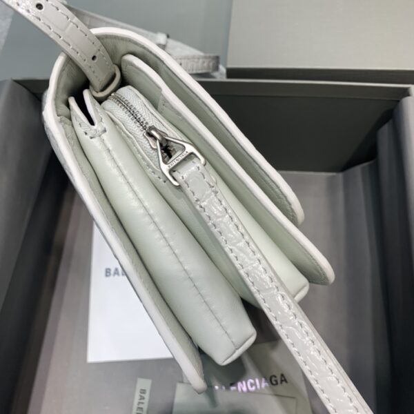 Balenciaga Bolso Bandolera B In White, For Women, Women's Bags 7in/18cm