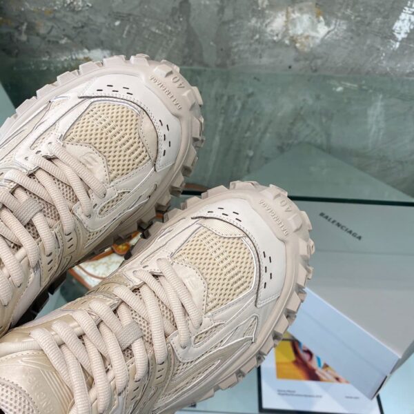 Balenciaga Defender Trainers White For Women 685611W2RAA9110