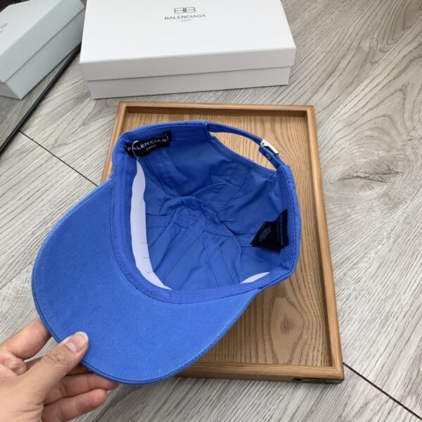 Balenciaga Diagonal Cap In Blue