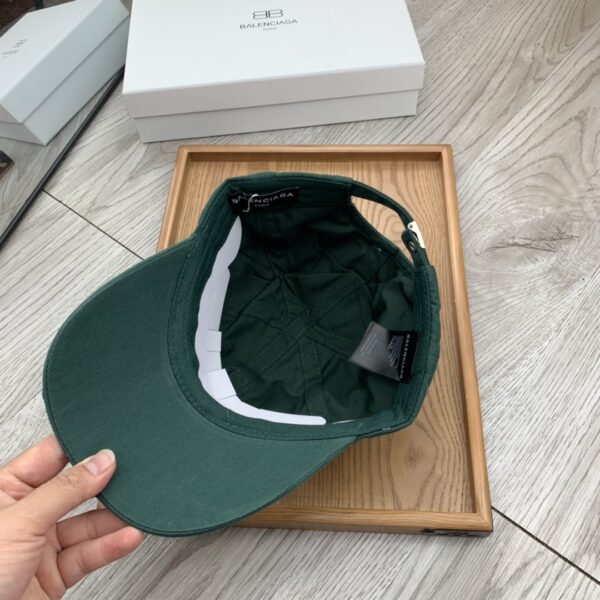 Balenciaga Diagonal Cap In Green