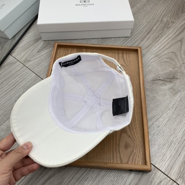 Balenciaga Diagonal Cap In White
