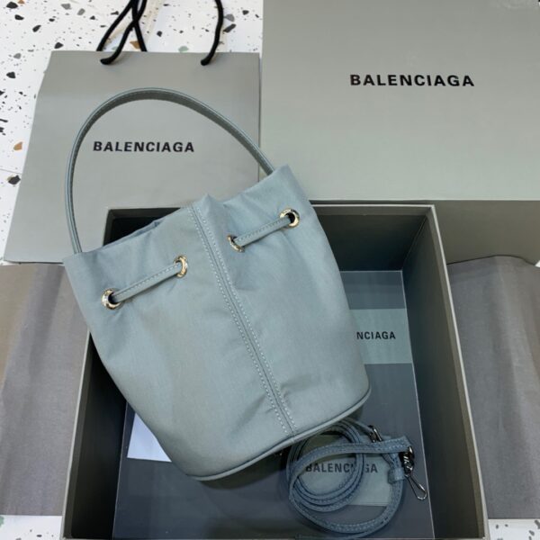 Balenciaga Le Cagole Medium Bucket Bag In Light Gray, For Women, Women's Bags 7in/18cm